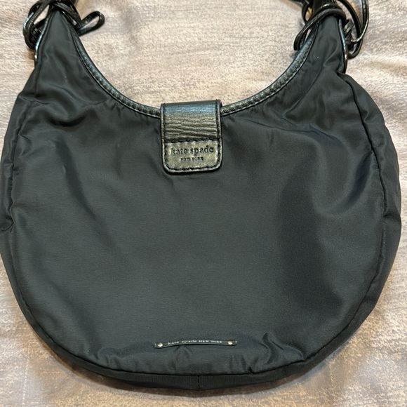 Vintage Kate Spade ♠️ small black shoulder bag. Good used condition. Brass clasp - Picture 4 of 10